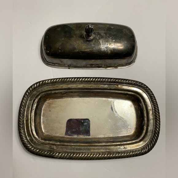 Vintage WM Rogers Silver-Plated Butter Dish - Picture 10 of 12